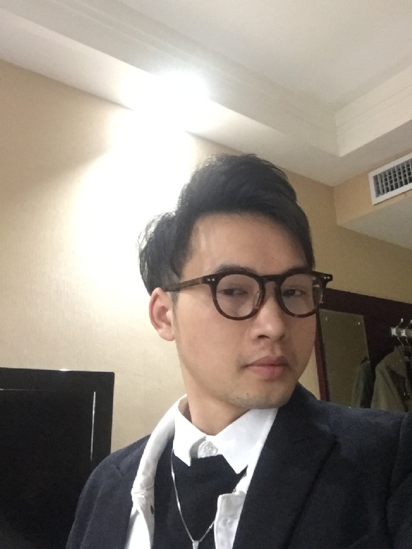 曾亮的第四张照片--衡阳闪婚服务中心