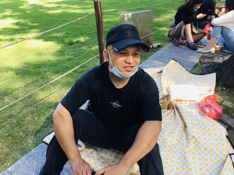 好大一颗石头的第一张照片--衡阳闪婚服务中心
